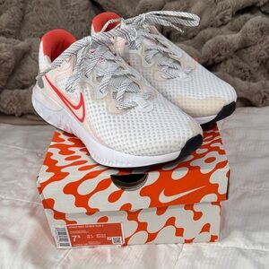 Women’s Nike Renew Run 2 Running Shoes Size 7.5
